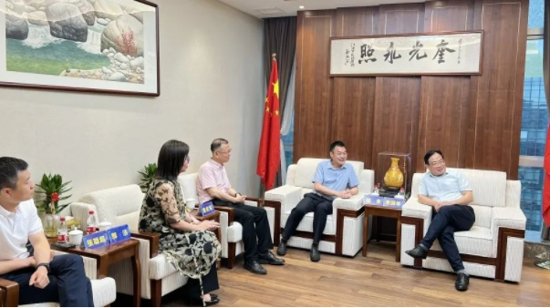 乐山市政协党组副书记、副主席 黄国彬一行莅临我司调查调研